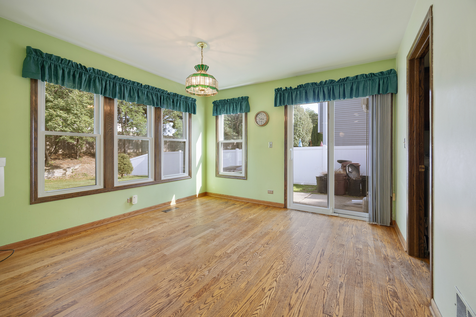 565 Rutgers Lane Elk Grove Village, IL 60007 - Photo 14 of 35 Gallery Image 14