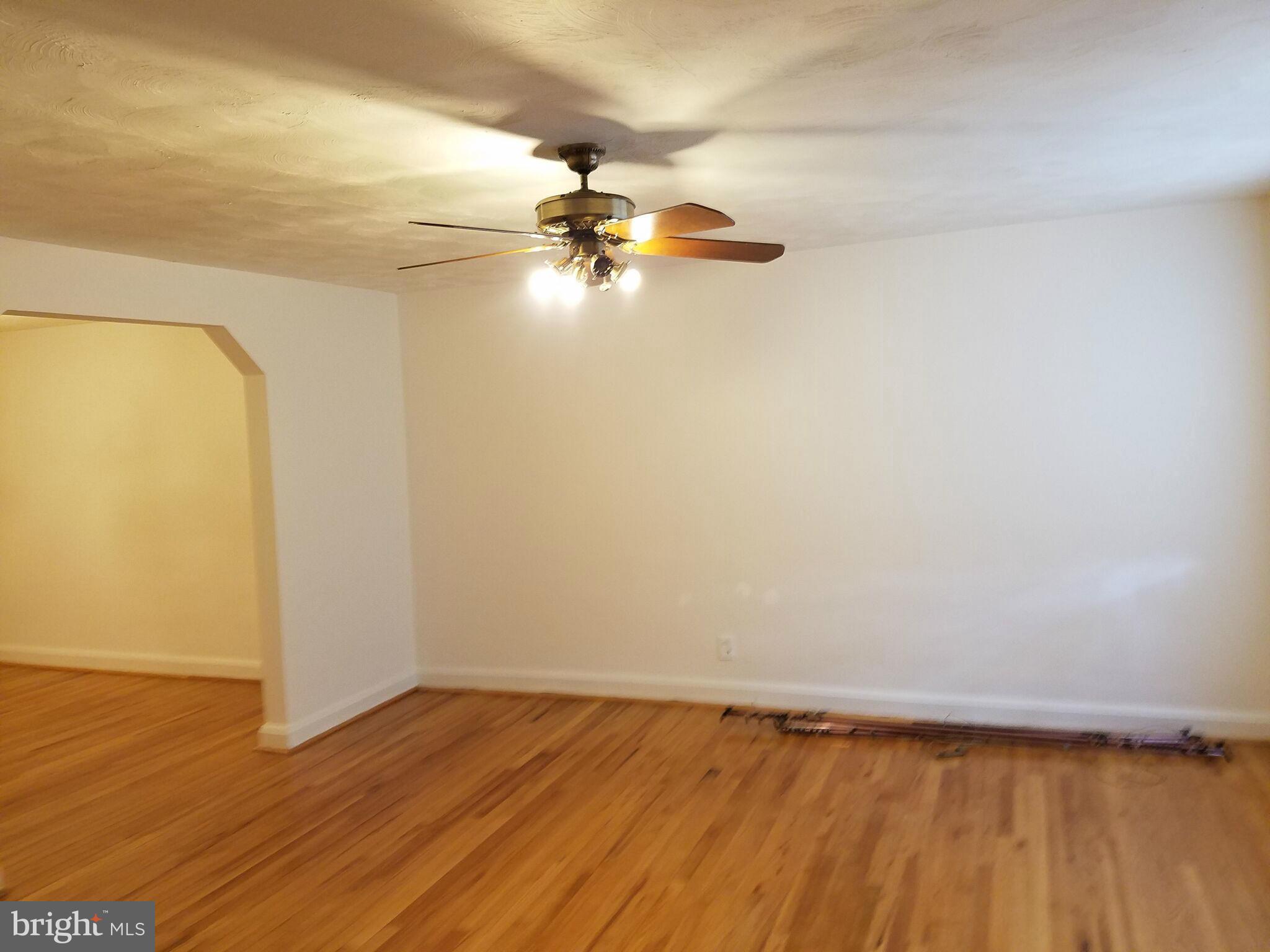 1044 Reverdy Road Baltimore, MD 21212 - Photo 2 of 12 Living Room