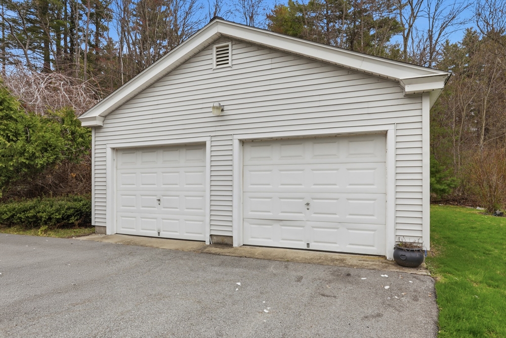 115 Ashby State Road Fitchburg, MA 01420 - Photo 4 of 31 Gallery Image 4