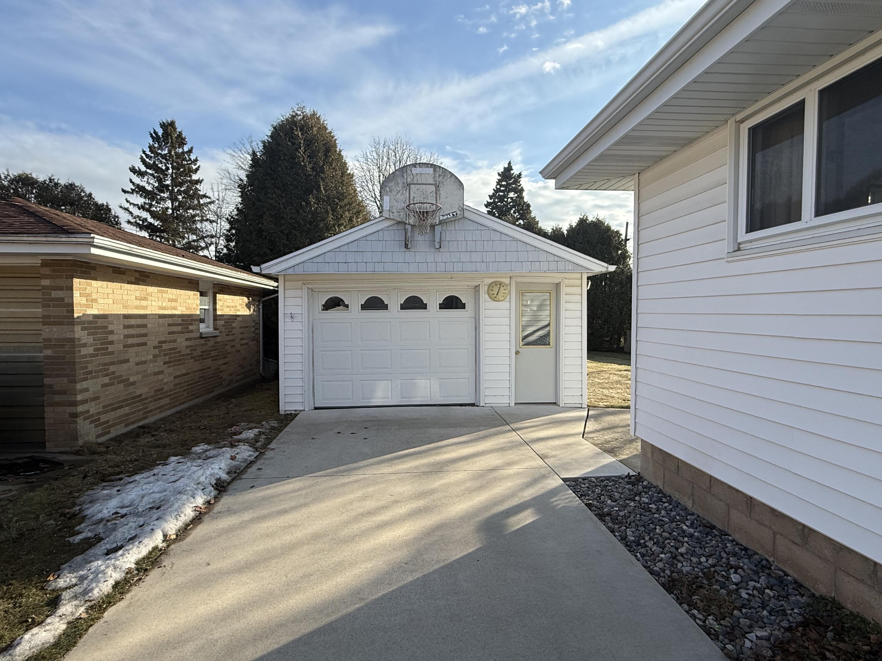 819 24th Street Two Rivers, WI 54241 - Photo 17 of 19 IMG_5410