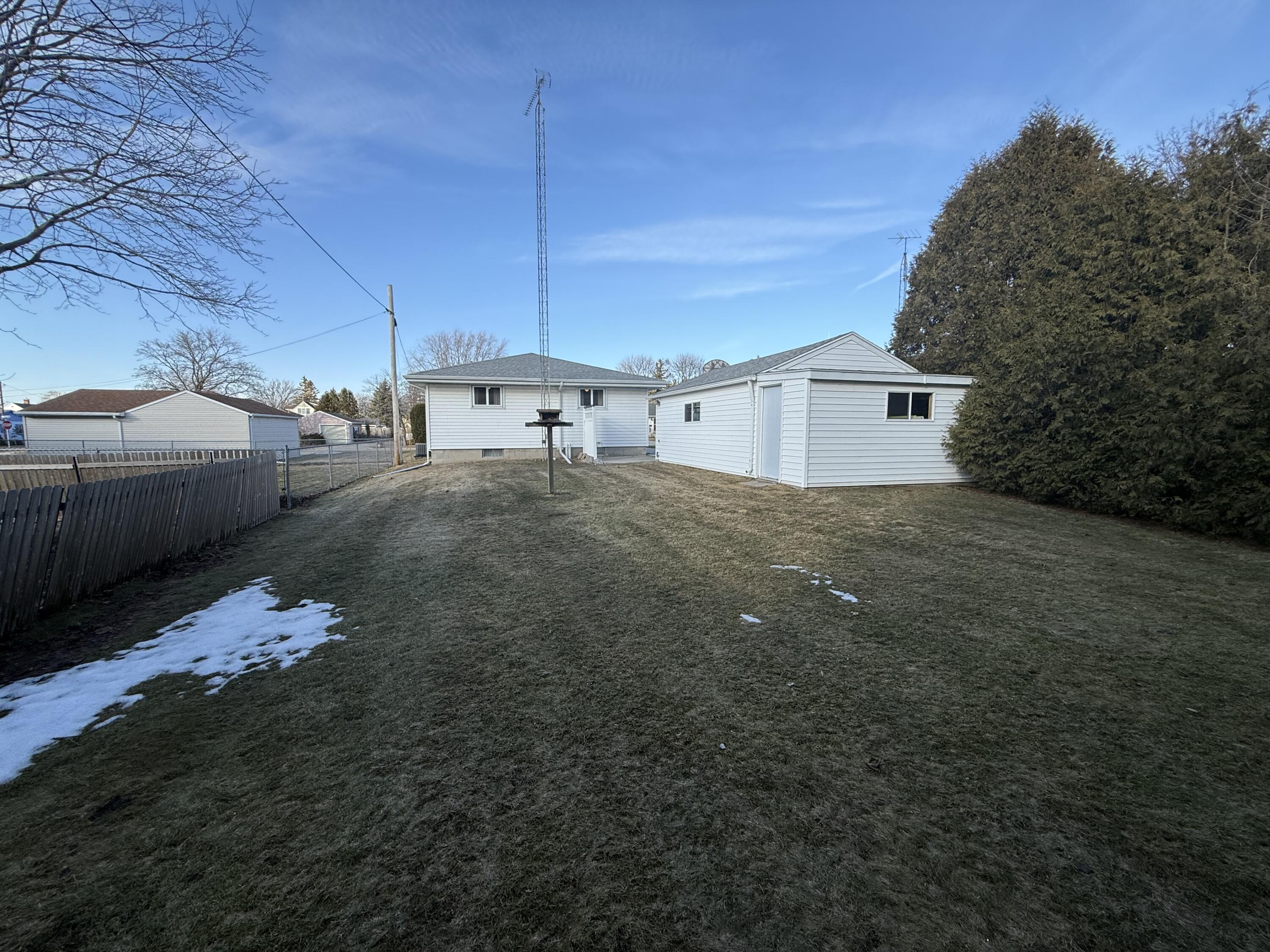 819 24th Street Two Rivers, WI 54241 - Photo 18 of 19 IMG_5412