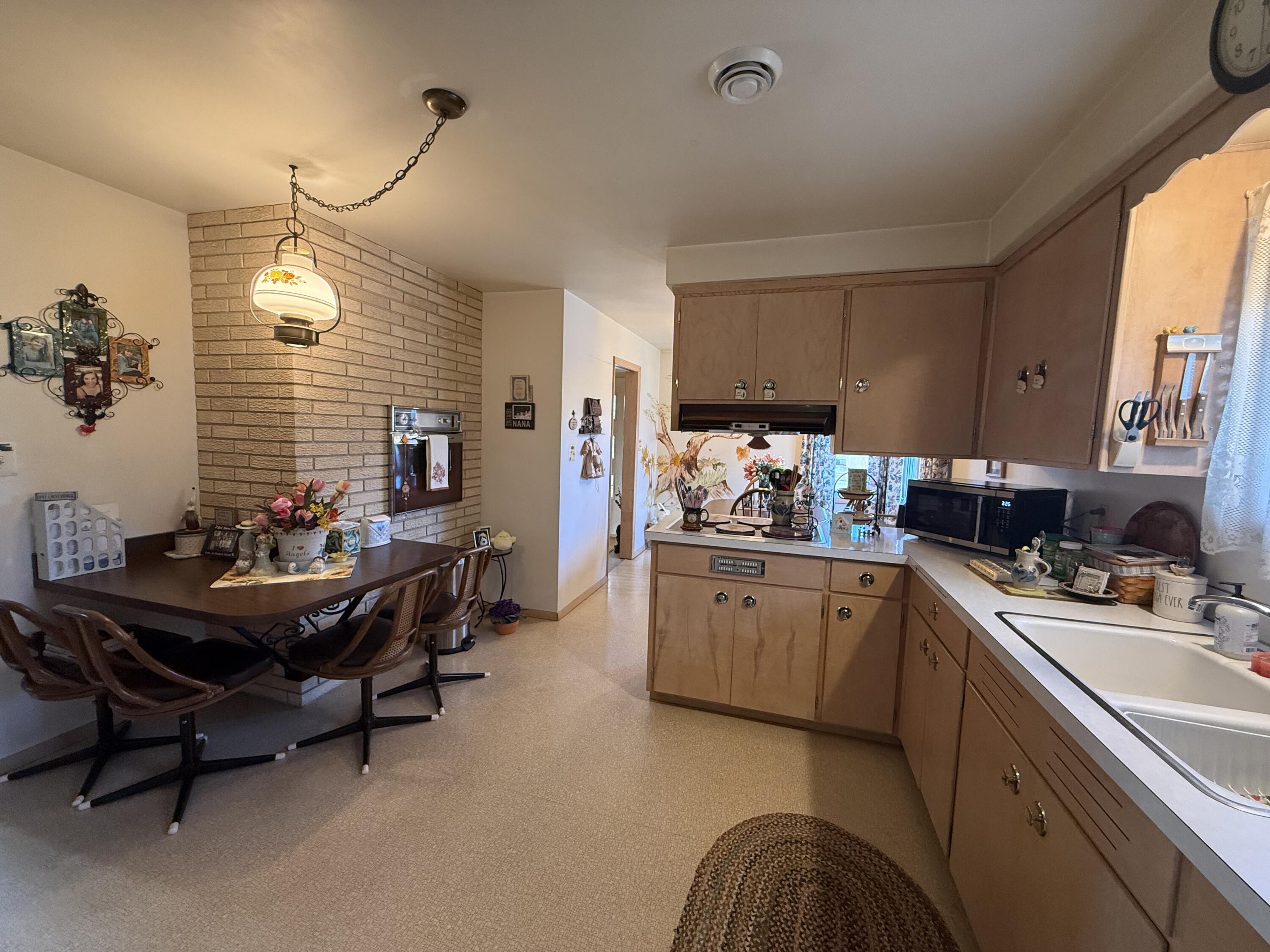 819 24th Street Two Rivers, WI 54241 - Photo 2 of 19 IMG_5428