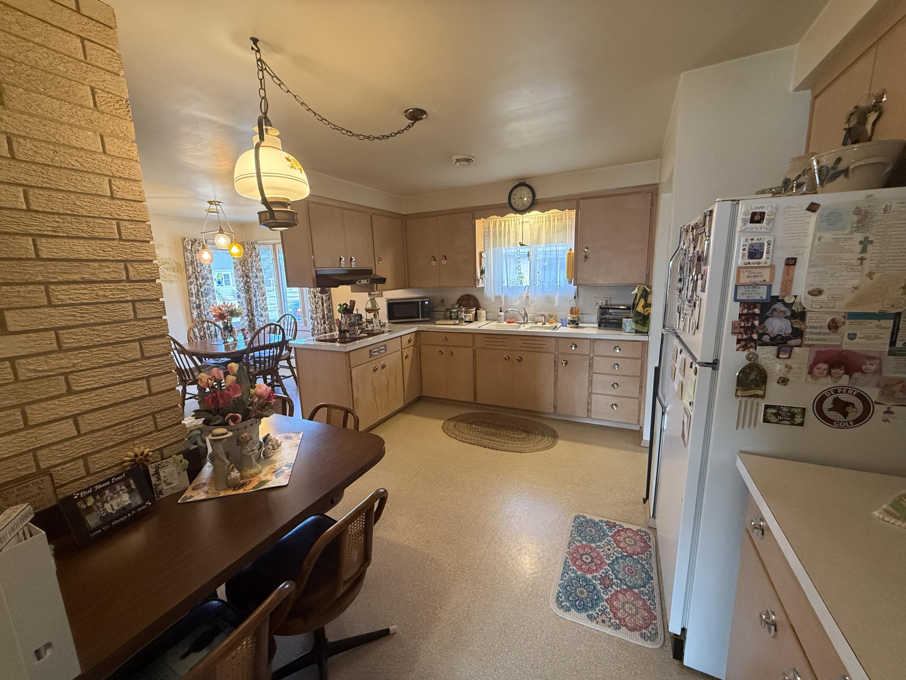 819 24th Street Two Rivers, WI 54241 - Photo 3 of 19 IMG_5427