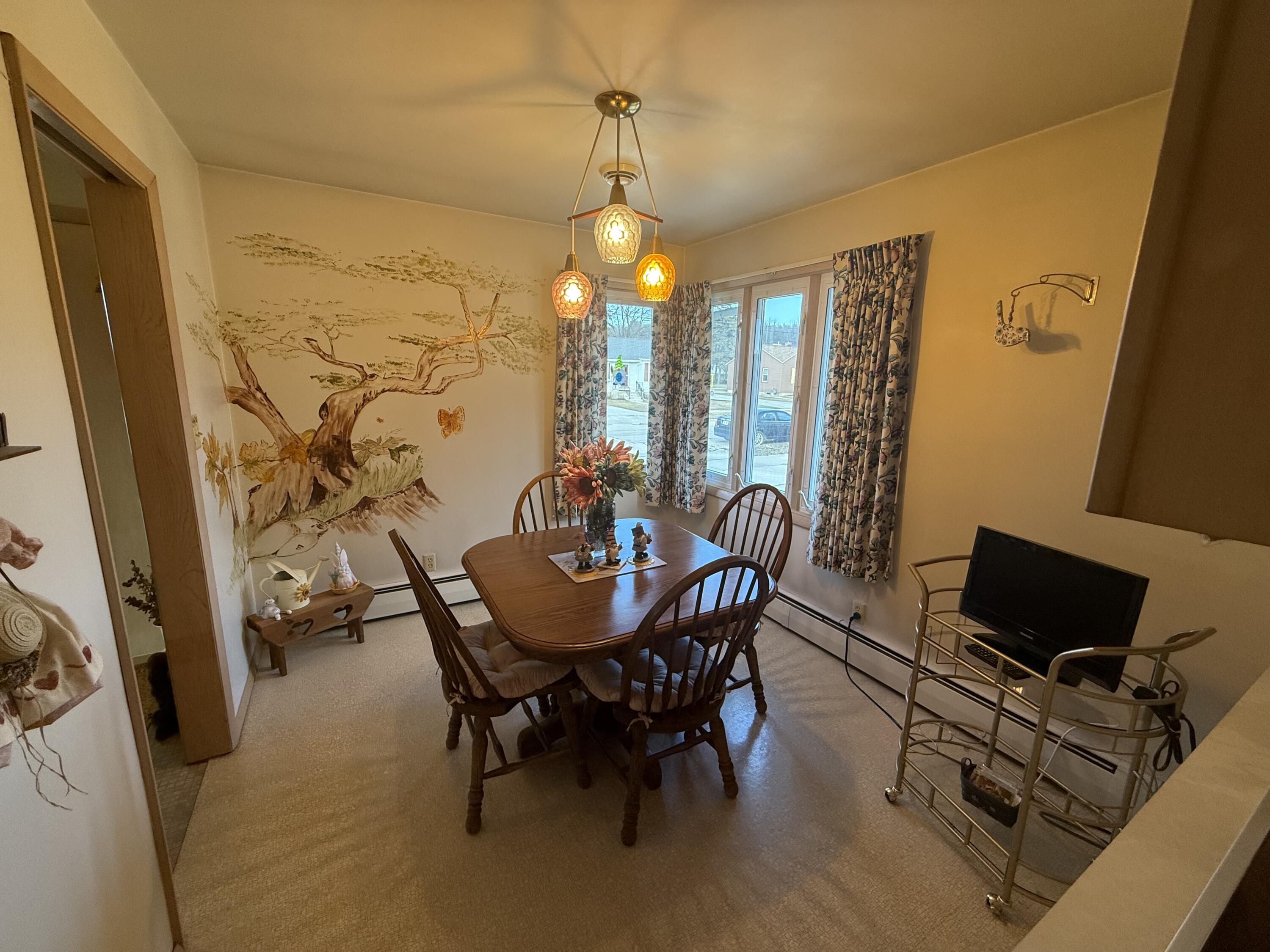 819 24th Street Two Rivers, WI 54241 - Photo 4 of 19 IMG_5426