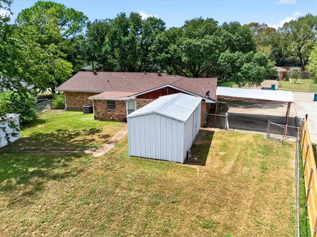 a view of a backyard with a house
