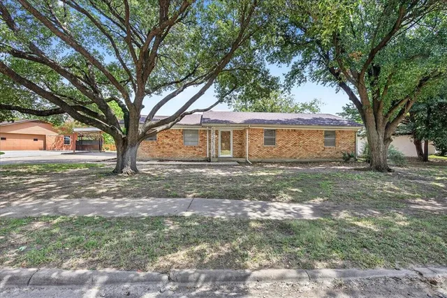 a view of house with yard