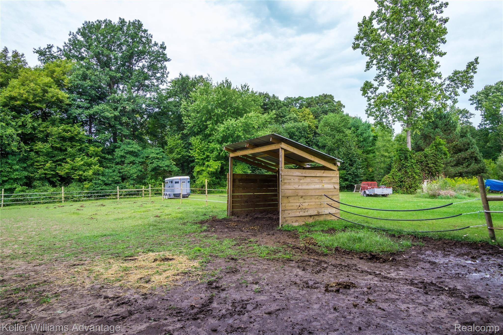 28101 Martindale Road New Hudson, MI 48165 - Photo 4 of 26 Exteriors (17 of 17).jpg
