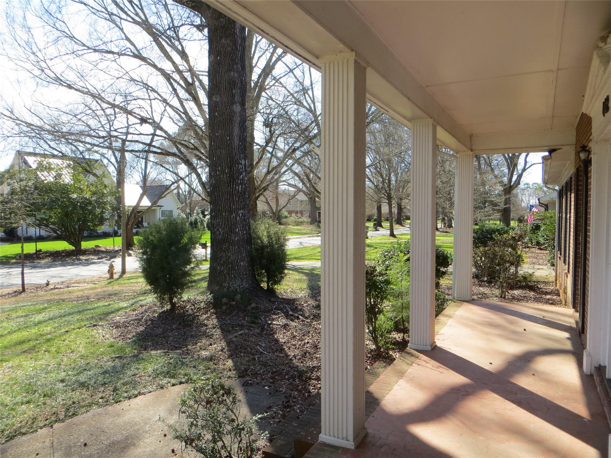 442 Lansdowne Road Charlotte, NC 28270 - Photo 3 of 28 Gallery Image 3