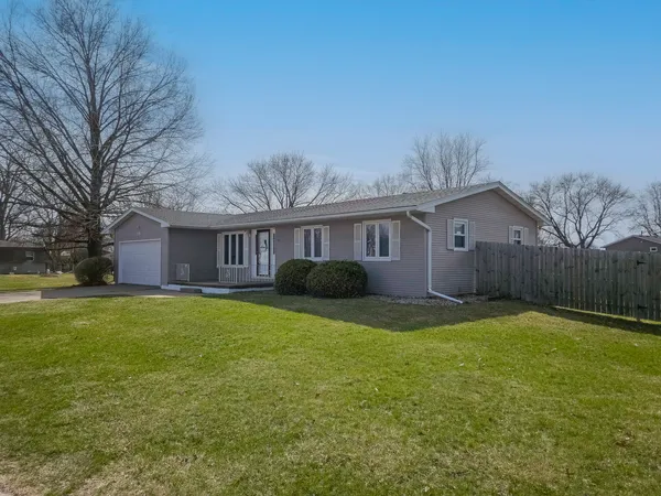 $325,000 | 205 Park Ln Circle, Eldridge, IA 52748