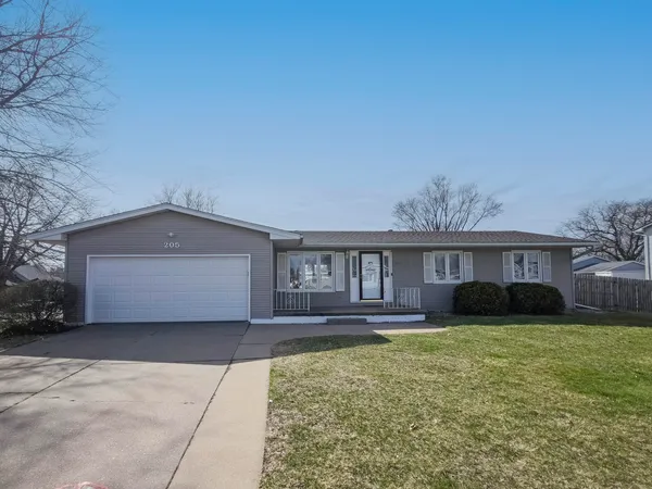 $325,000 | 205 Park Ln Circle, Eldridge, IA 52748
