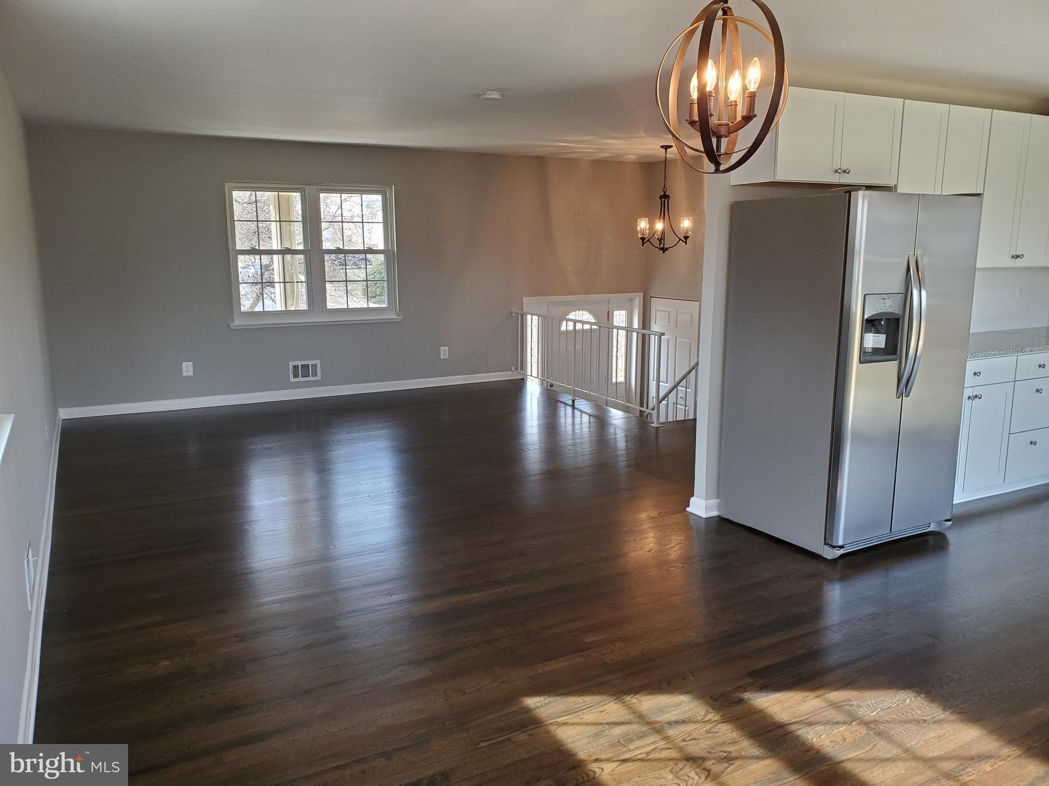 6306 Chesworth Road Baltimore, MD 21228 - Photo 4 of 32