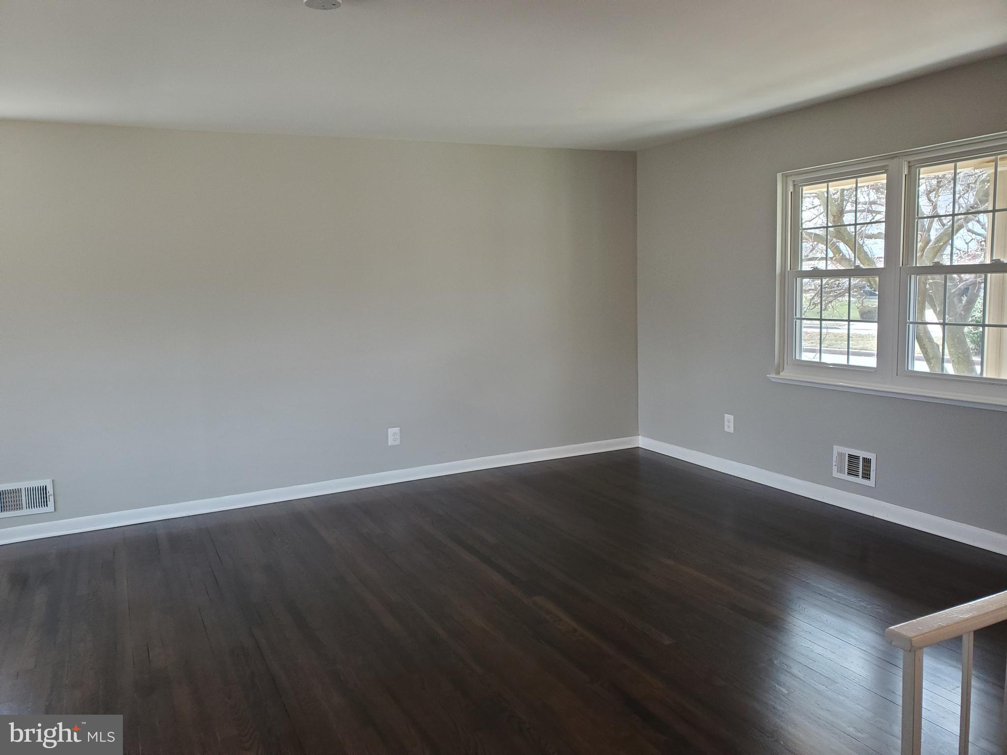 6306 Chesworth Road Baltimore, MD 21228 - Photo 5 of 32