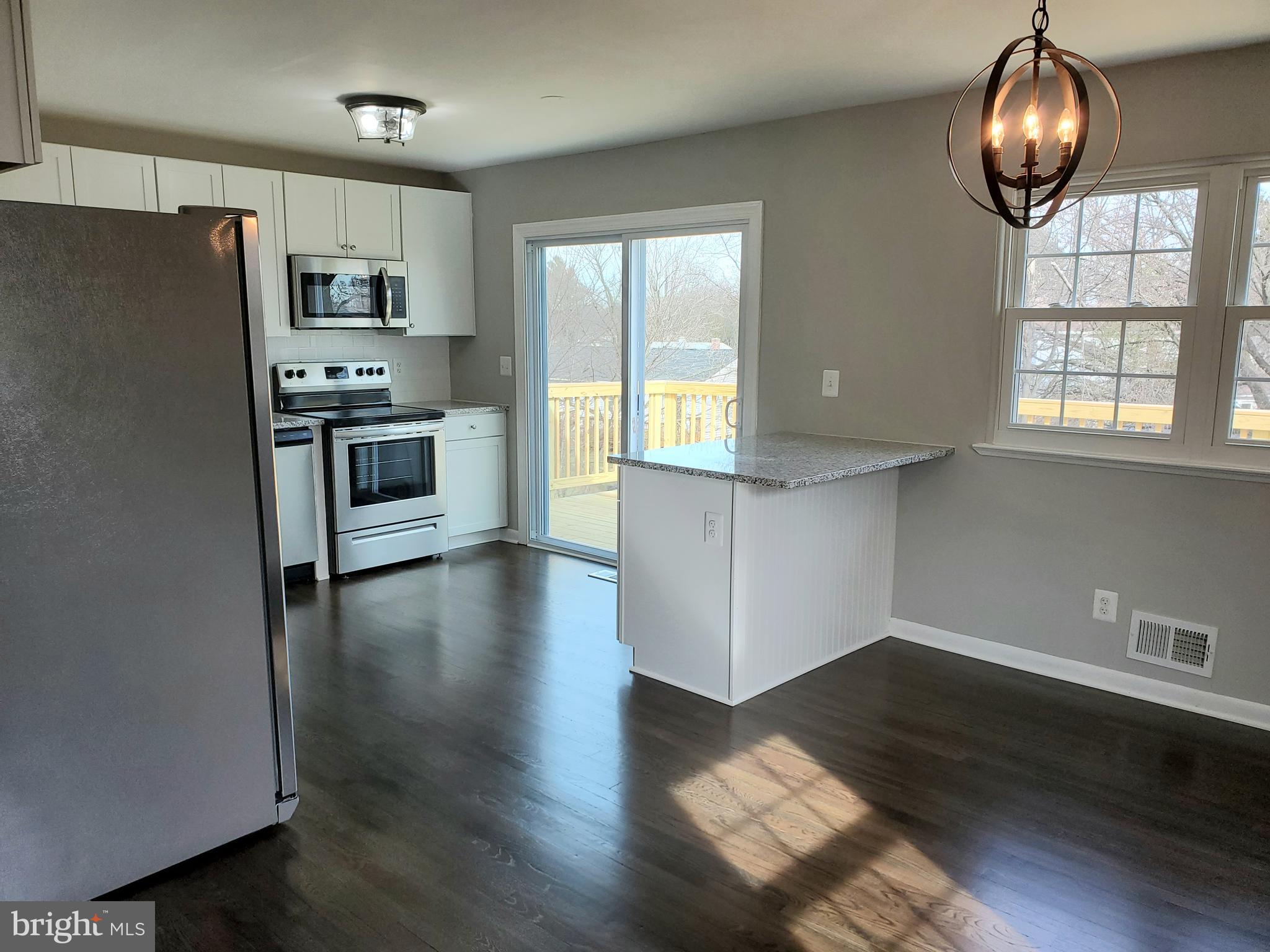 6306 Chesworth Road Baltimore, MD 21228 - Photo 7 of 32