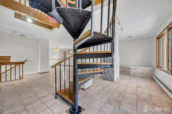 a view of an entryway with a workspace