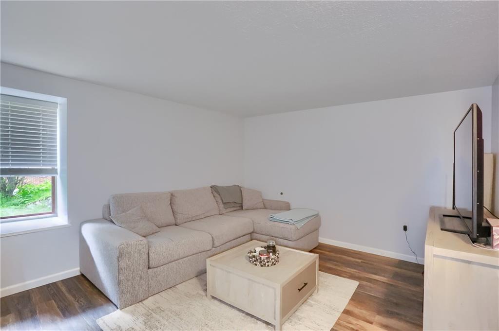 517 Ridge Avenue Carnegie, PA 15106 - Photo 3 of 38 Bottom Unit - Living Room.