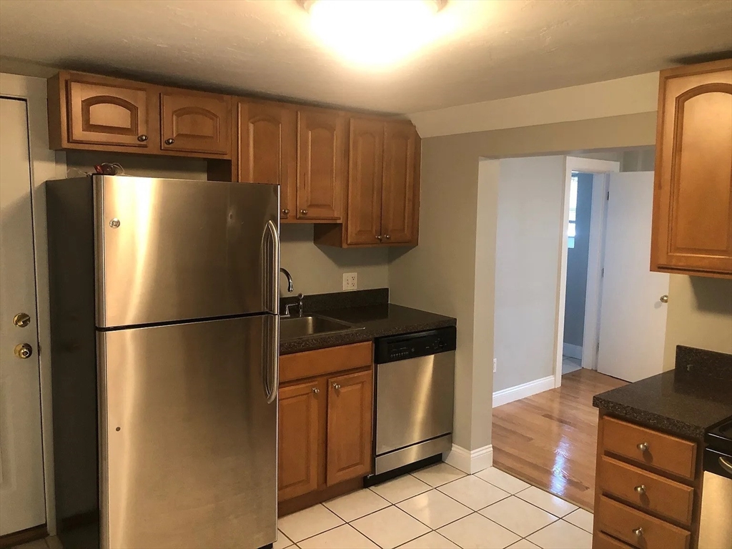 6 R Salem Street, Unit 5 Woburn, MA 01801 - Photo 2 of 9
