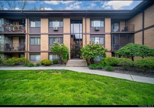 $139,000 | 10 Oakwood Terrace, Unit 65, New Windsor, NY 12553