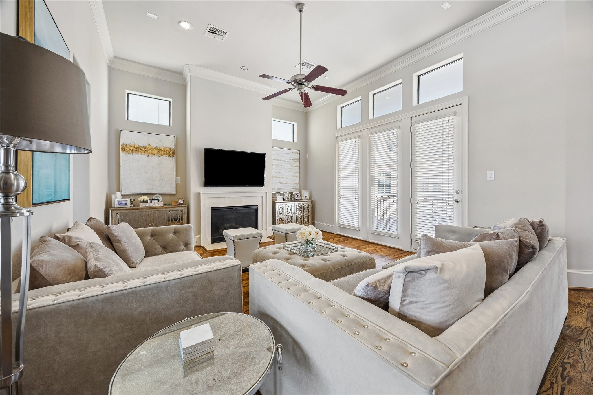 5708 Kansas Street, Unit B Houston, TX 77007 - Photo 2 of 20 Home boasts 12’ ceilings