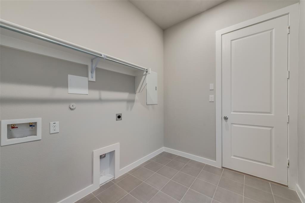 527 Embargo Drive Fate, TX 75189 - Photo 10 of 18 a view of an empty walk in closet