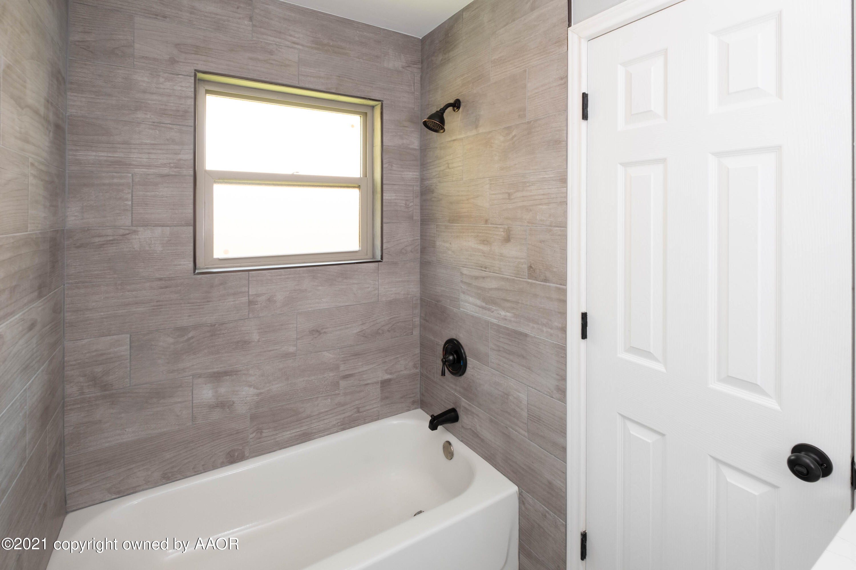 6218 Adirondack Trail Amarillo, TX 79106 - Photo 16 of 21 bathroom