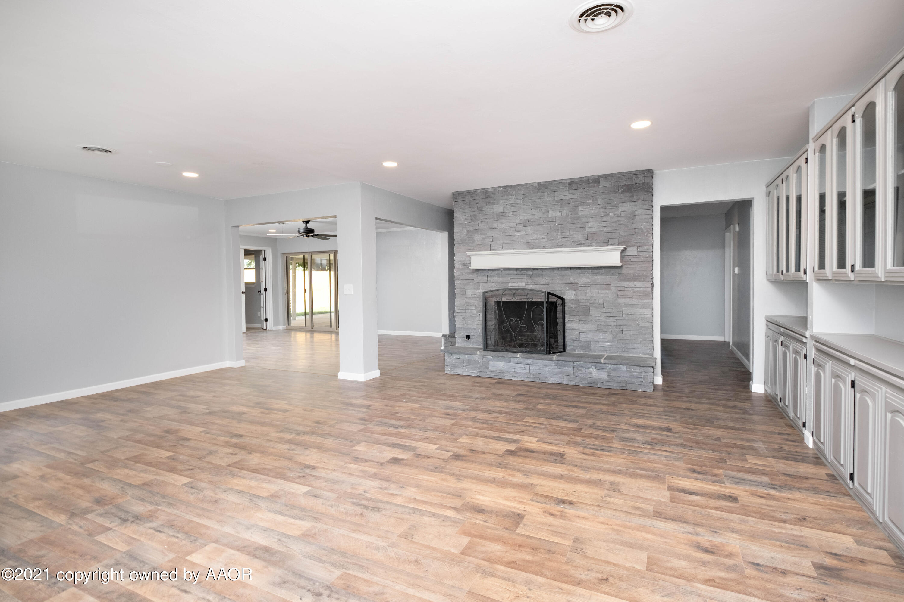 6218 Adirondack Trail Amarillo, TX 79106 - Photo 2 of 21 Living