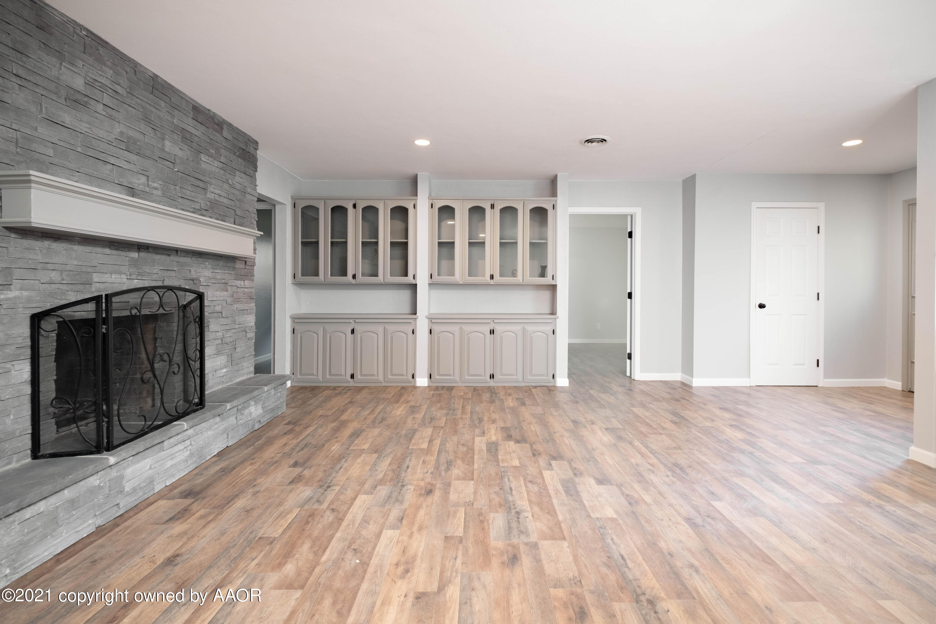 6218 Adirondack Trail Amarillo, TX 79106 - Photo 3 of 21 Built ins