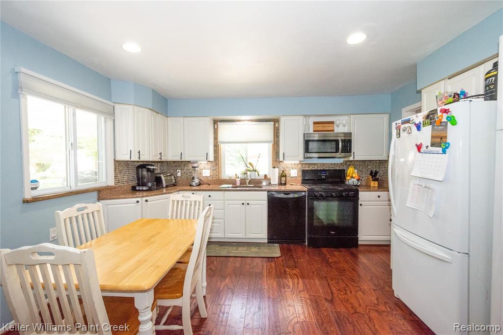 3171 Hessel Avenue Rochester Hills, MI 48307 - Photo 7 of 21