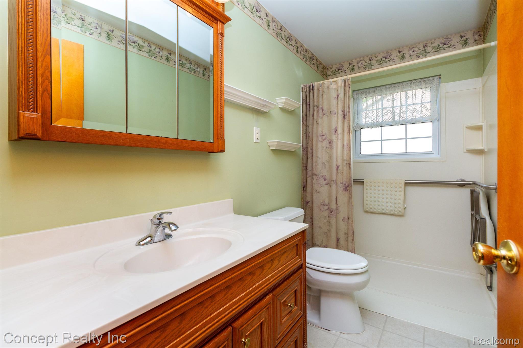 8589 Lake Road Grosse Ile, MI 48138 - Photo 14 of 31 Gallery Image 14