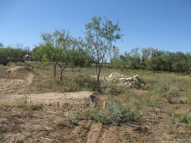 $84,900 | 754 Cr 6843, Lytle, TX 78052