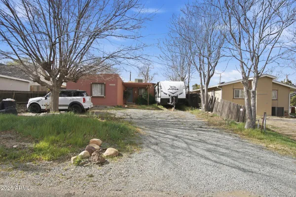 a picture of a room with a floor plan