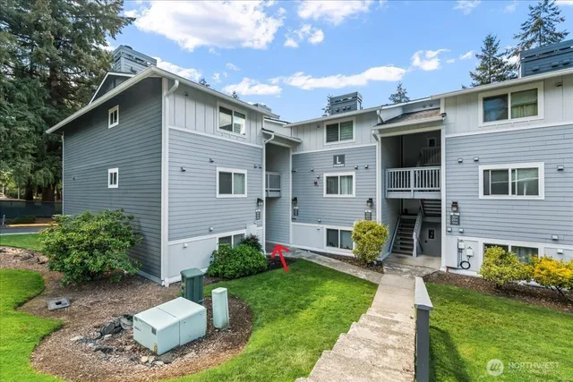 $319,000 | 14206 Northeast 181st Place, Unit L102, Woodinville, WA 98072