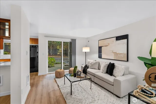 $319,000 | 14206 Northeast 181st Place, Unit L102, Woodinville, WA 98072