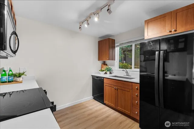 $319,000 | 14206 Northeast 181st Place, Unit L102, Woodinville, WA 98072