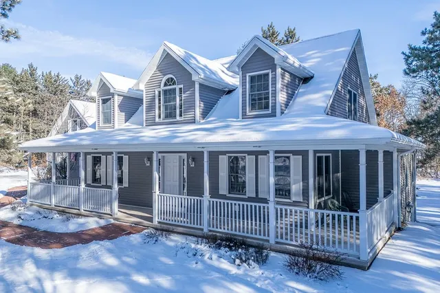 $559,900 | N3443 Oakwood Pass, New London, WI 54961