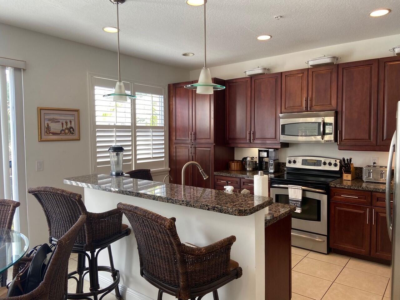 566 Northwest 35th Place Boca Raton, FL 33431 - Photo 3 of 16 thumbnail_d106f557-fa12-4f71-85ee-0b81af