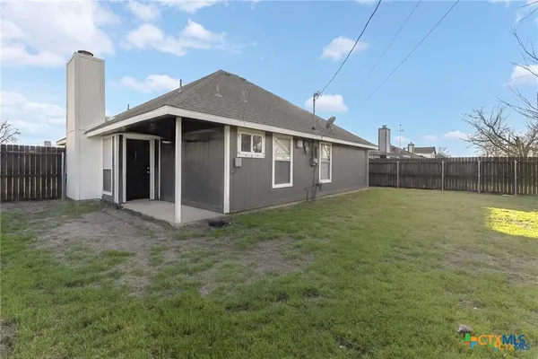a view of a house with a backyard