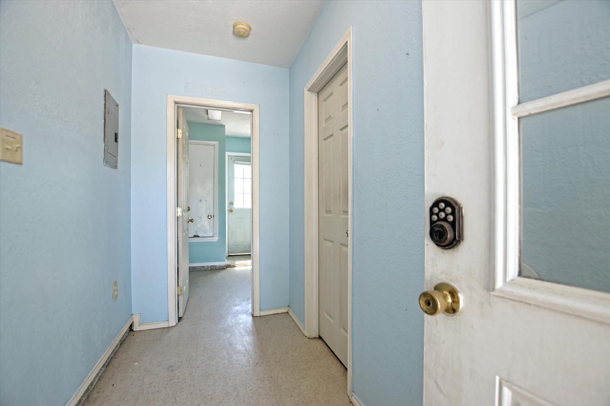 2509 Patsy Parkway Austin, TX 78744 - Photo 26 of 28 a view of a livingroom with a bathroom