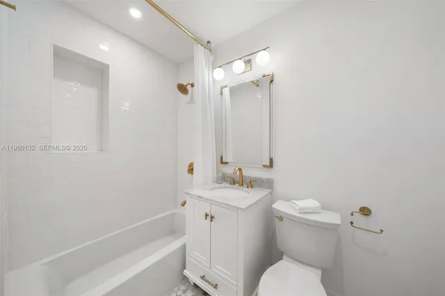 $1,495,000 | 1970 Southwest 32nd Place, Miami, FL 33145