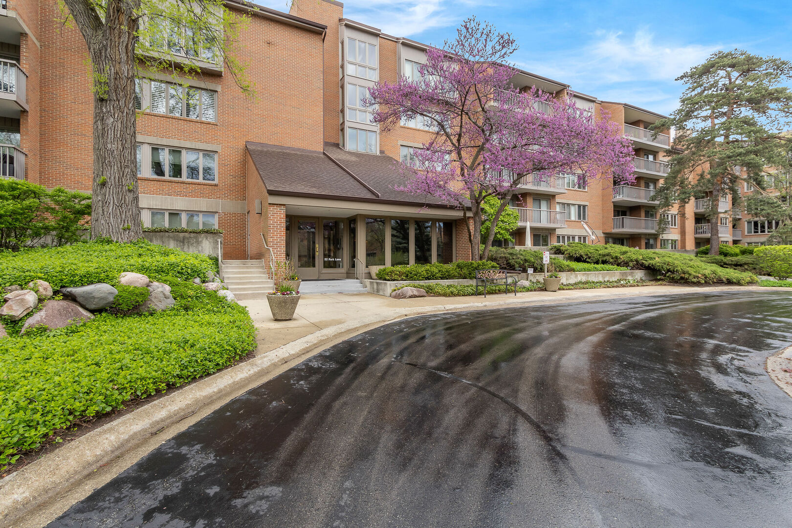 22 Park Lane, Unit 404 Park Ridge, IL 60068 - Photo 1 of 29 Gallery Image 1
