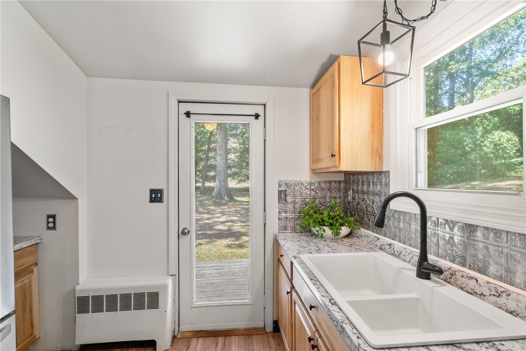 180 Leigh Road Cumberland, RI 02864 - Photo 10 of 33