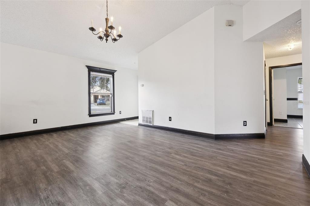 1623 Ridge Pointe Drive Orlando, FL 32808 - Photo 3 of 15