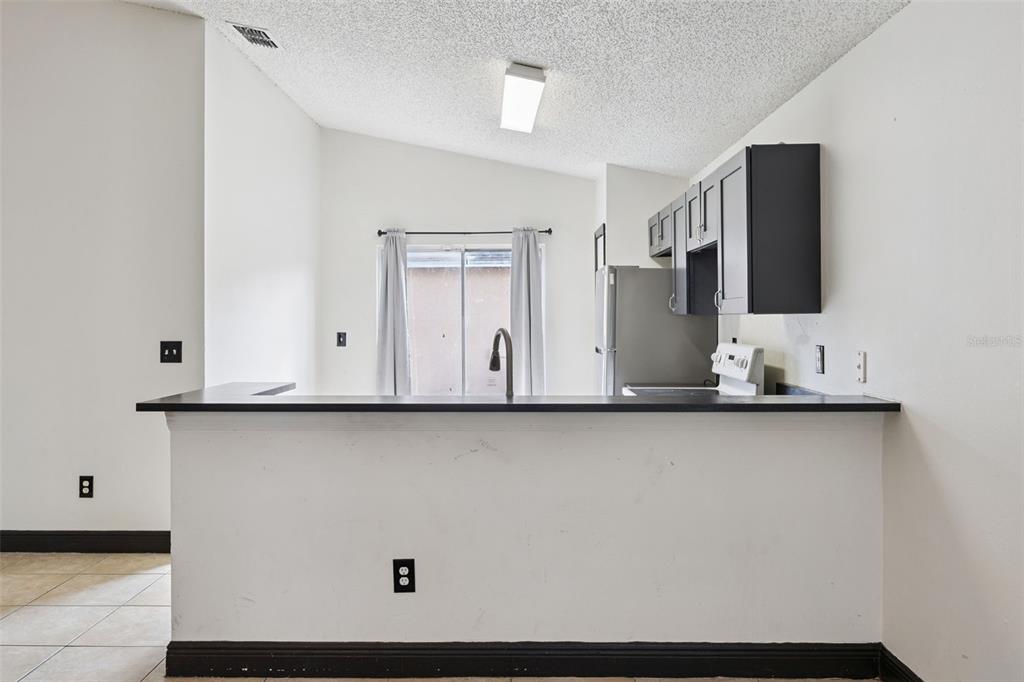 1623 Ridge Pointe Drive Orlando, FL 32808 - Photo 5 of 15