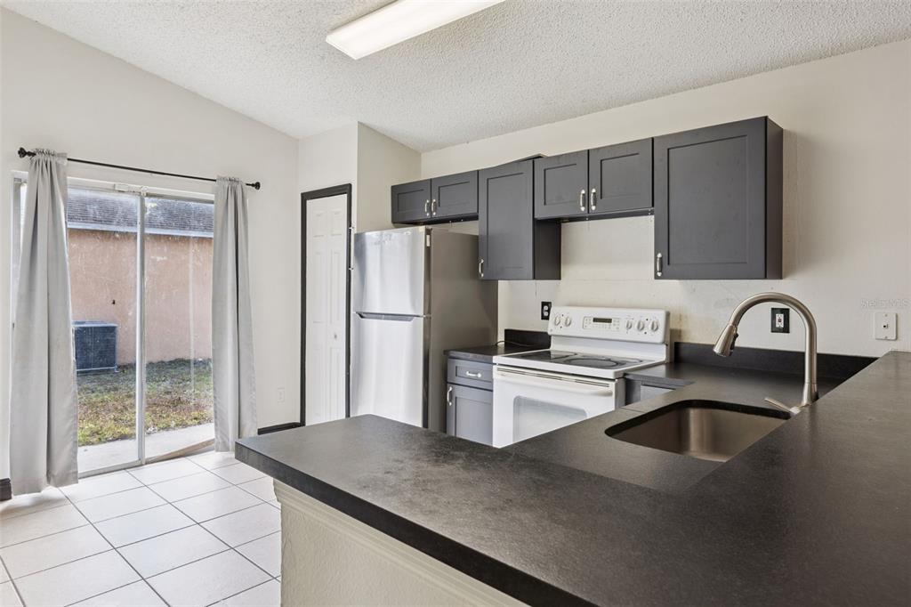 1623 Ridge Pointe Drive Orlando, FL 32808 - Photo 6 of 15