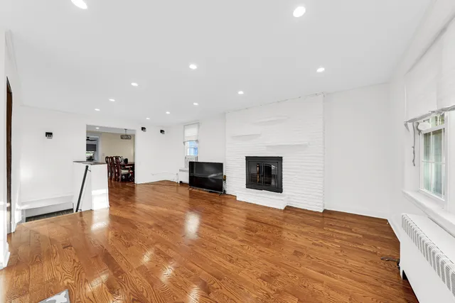 $2,800 | 8709 Callie Avenue, Morton Grove, IL 60053