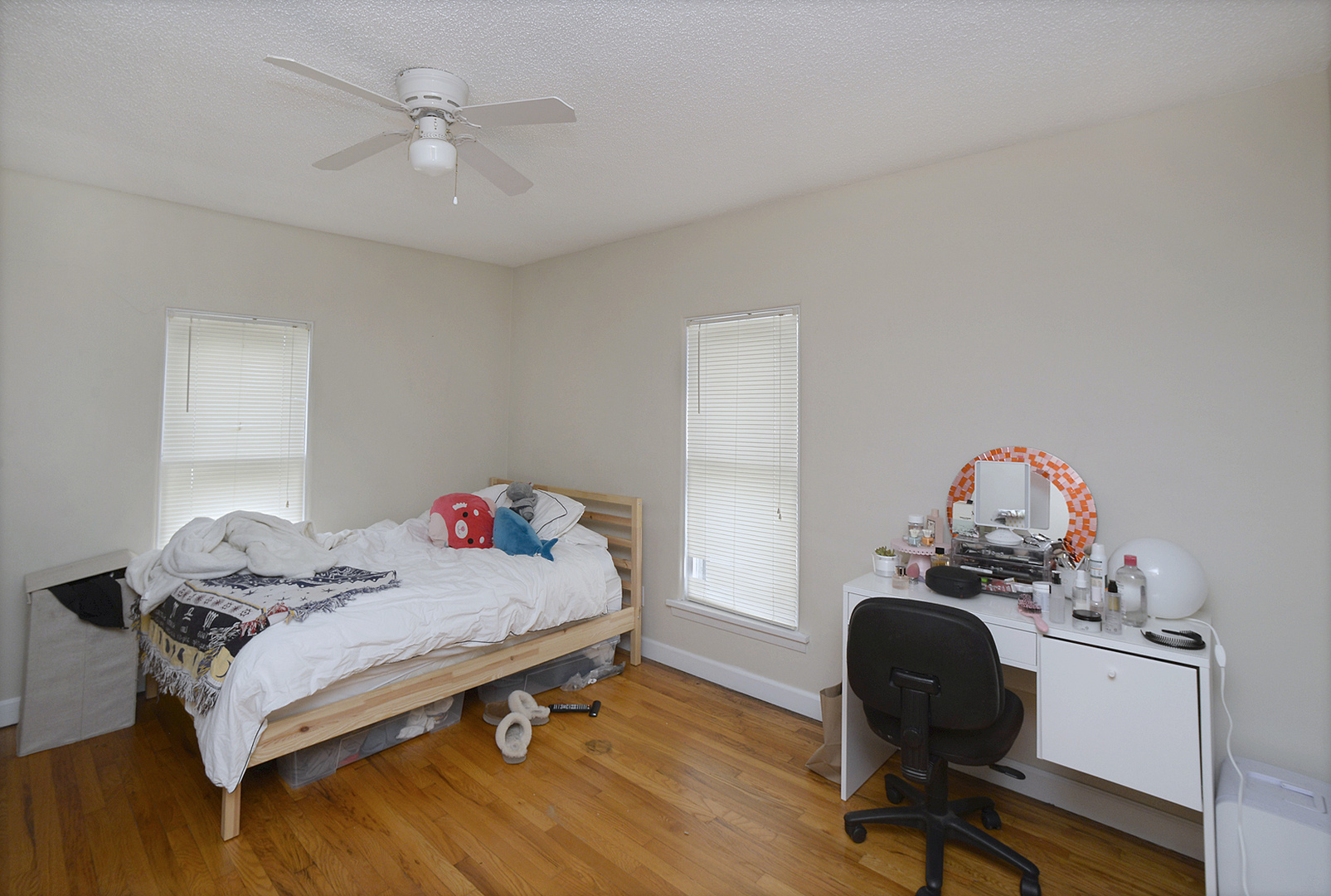 613 Webster Street Ottawa, IL 61350 - Photo 10 of 15 a bedroom with a workspace