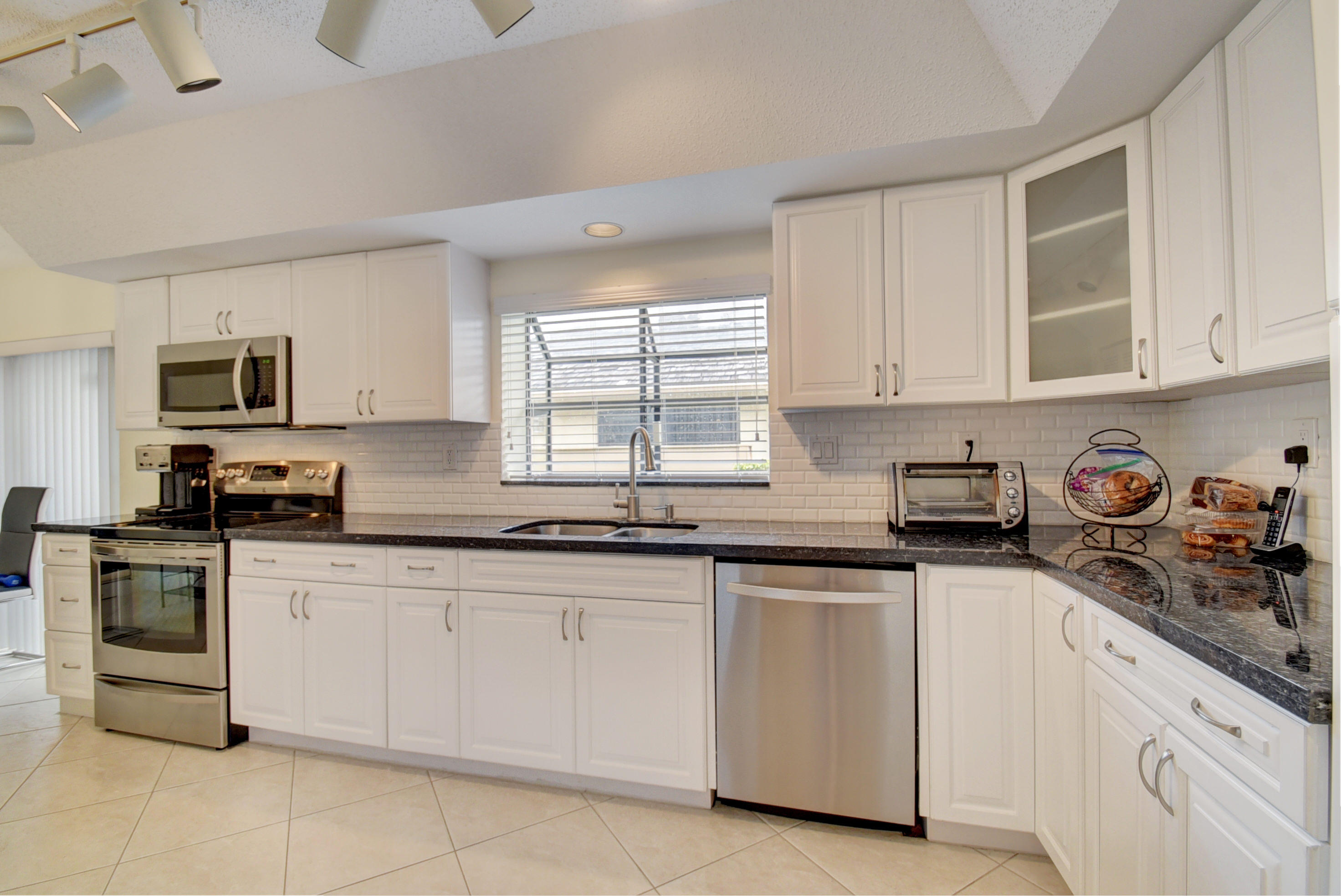 19407 Waters Reach Trail, Unit 1001 Boca Raton, FL 33434 - Photo 9 of 73 Renovated Kitchen