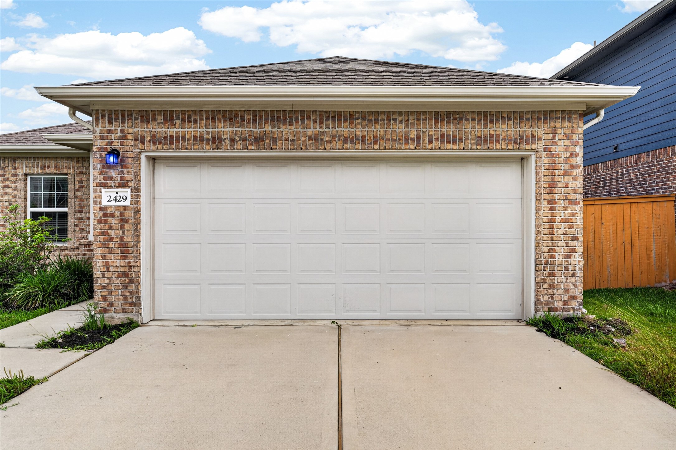 2429 Abbot Brk Drive Rosharon, TX 77583 - Photo 3 of 43