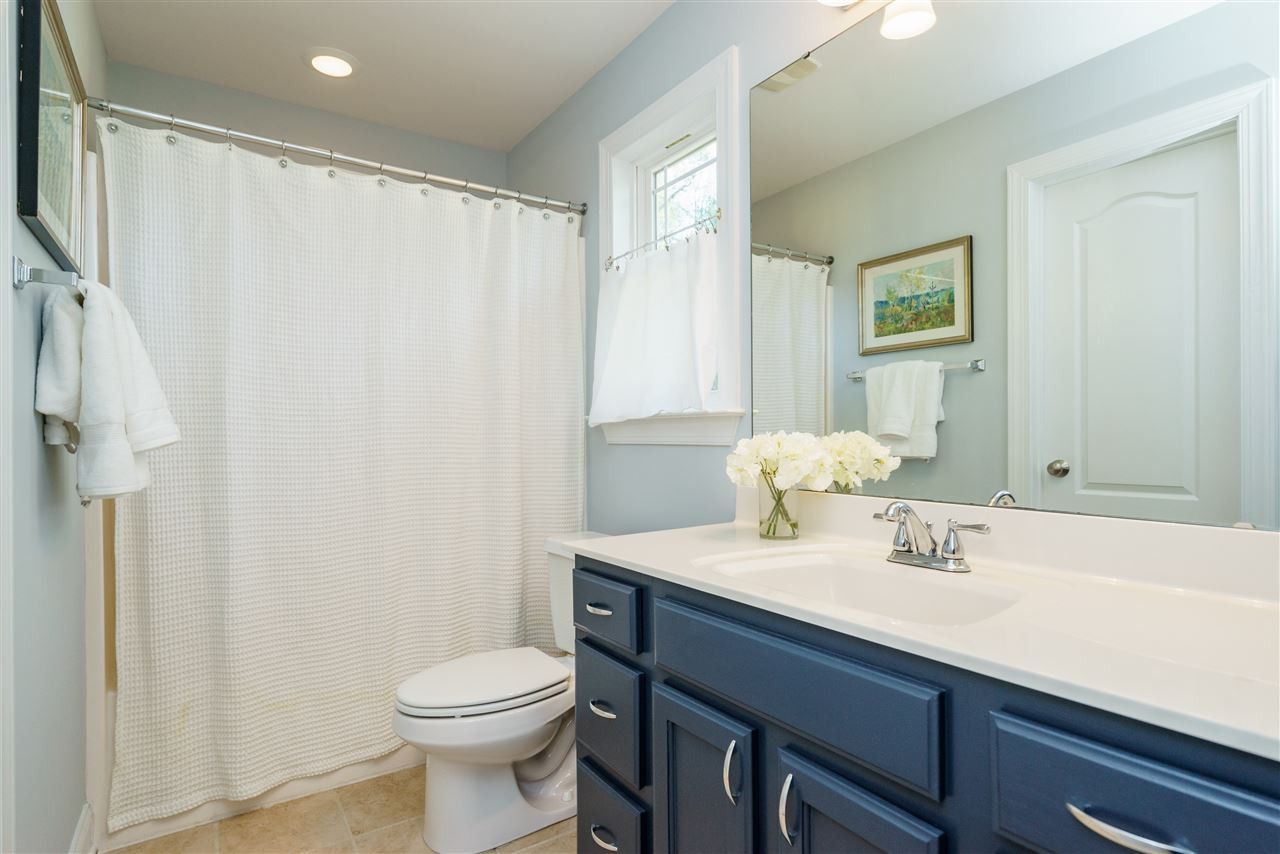712 South East Street Raleigh, NC 27601 - Photo 17 of 25 Master Bath/Spa