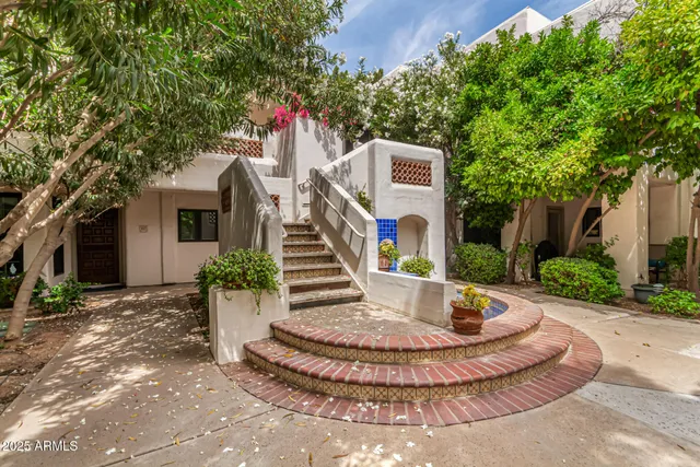 $389,000 | 5200 South Lakeshore Drive, Unit 206, Tempe, AZ 85283