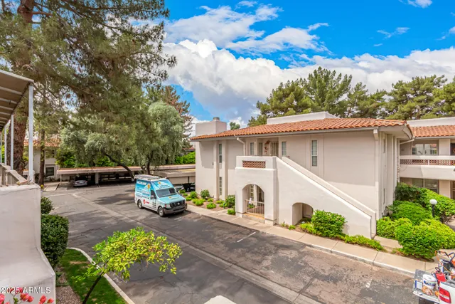 $389,000 | 5200 South Lakeshore Drive, Unit 206, Tempe, AZ 85283